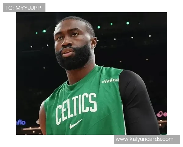 杰伦布朗手感低迷却全能表现砍下19分12板11助力助球队胜利